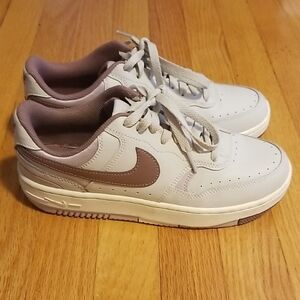Nike Women's White and Mauve Sneakers